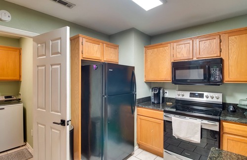 Fayetteville House | Cozy Arkansas Retreat with Deck and Family-Friendly Amenities