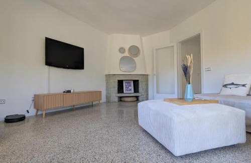 Sant Vicenc de Montalt Apartment | Seaview Attic Retreat Steps from the Beach, Rated 10/10