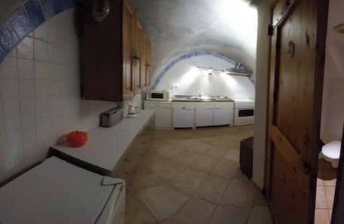 Baratier Apartment | Unique Ground Floor Apartment with Spa & Hot Tub