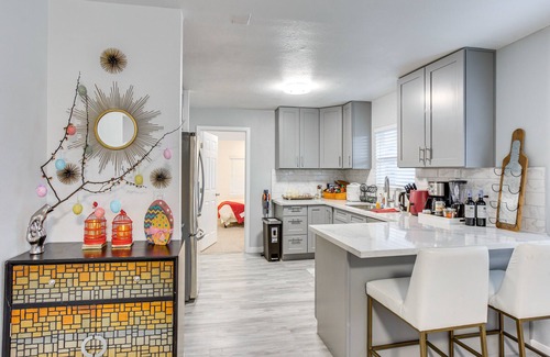 Auburn House | Exquisite Auburn Retreat: 10/10 Rated with Spa & Breakfast!