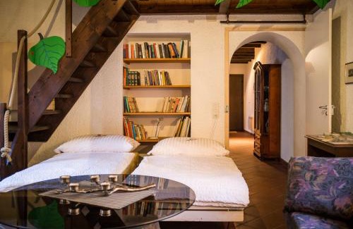 Meride Bed & Breakfast | Inviting B&B with Oceanfront Dining at La Crisalide