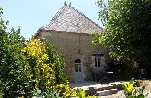 Pillac House | Cozy B&B with Spa, Pool & Pet-Friendly Amenities