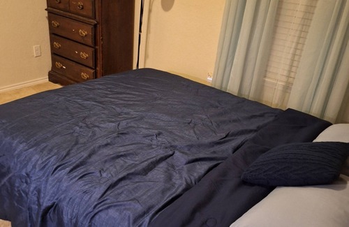 San Antonio Bed & Breakfast | Charming B&B with WiFi and flower garden at entrance view in Enchanting Converse
