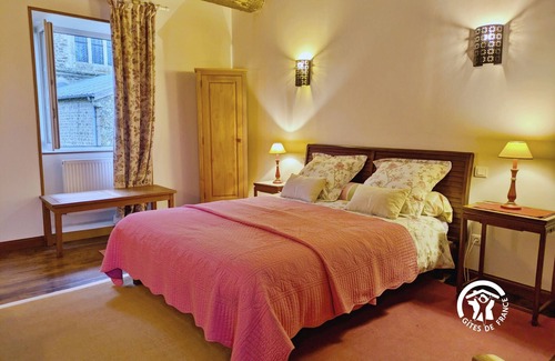 Niort-la-Fontaine Bed & Breakfast | Cozy Studio Flat in Lassay-les-Châteaux for Two