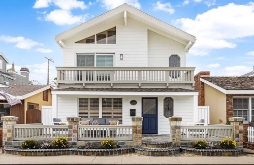 Balboa Island House | Experience Balboa Island Retreat with Hot Tub & Top Ratings