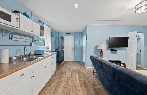 Naples Park House | Charming Beach Bungalow