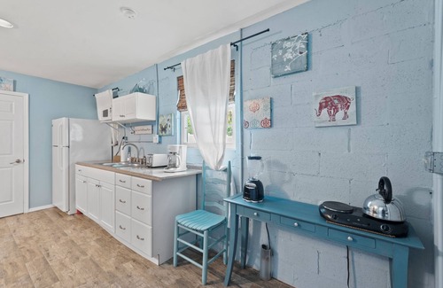 Naples Park House | Charming Beach Bungalow