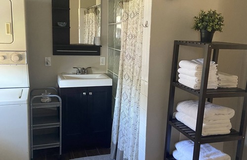 Bonita Shores Cottage | Cozy Beach Cottage Near Ocean, Shops & Dining - Guest Rated 9/10