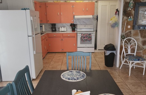 Spanish Wells House | Beachfront Cottage with Panoramic Ocean Views & Great Amenities