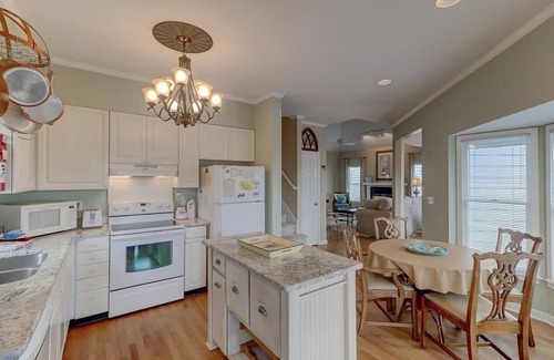 Isle of Palms Cottage | Beachfront Cottage with Lagoon Views & Pool - 18 Pelican