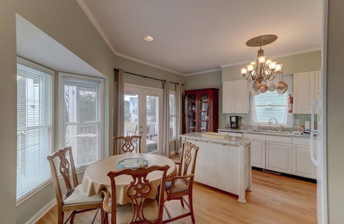 Isle of Palms Cottage | Beachfront Cottage with Lagoon Views & Pool - 18 Pelican