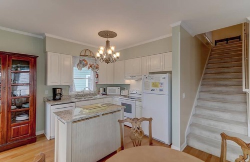 Isle of Palms Cottage | Beachfront Cottage with Lagoon Views & Pool - 18 Pelican