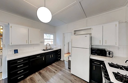 Morro Bay House | Cozy Beach Cottage Steps from the Shore with Pool Access