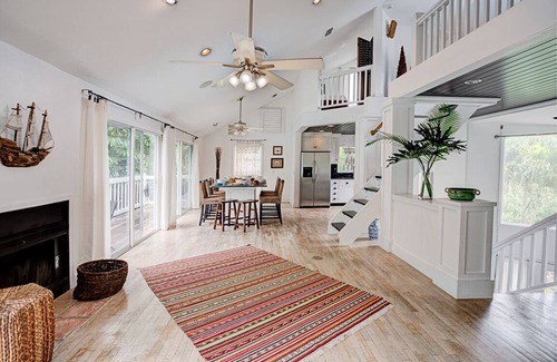 Summerplace Cottage | Pet-Friendly Beach Cottage with Ocean View - Rated 9.8/10