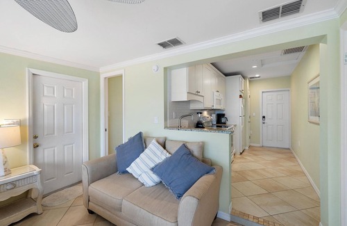 Longboat Key Apartment | Prime Beachfront Studio with Spa and Ocean Views