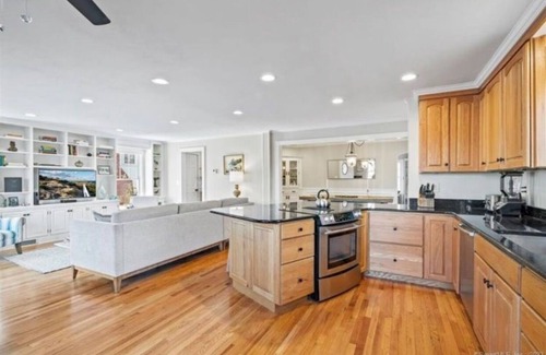 Clinton House | Beachfront Haven with Pool & Cozy Guest House Retreat