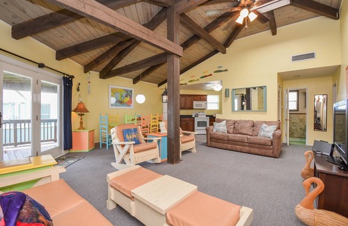 Bermuda Beach House | Cozy Beach House Steps from the Sand – Pet Friendly Oasis