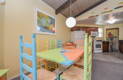 Bermuda Beach House | Cozy Beach House Steps from the Sand – Pet Friendly Oasis