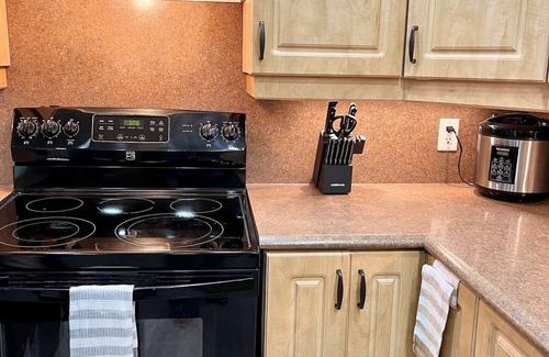 District Wright - Parc - de - la - Montagne House | Cozy Home Near Downtown Ottawa with Breakfast & Family Amenities