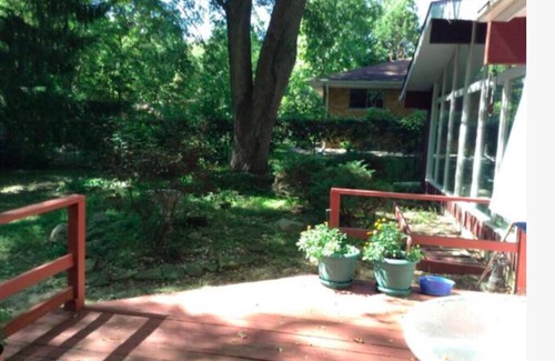 Allmendinger Heights House | Cozy Bedroom with Private Bathroom & Breakfast Included