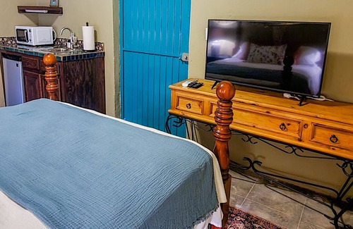 Alamos Apartment | Relaxing Bedroom with Pool Access in Hacienda La Quinta