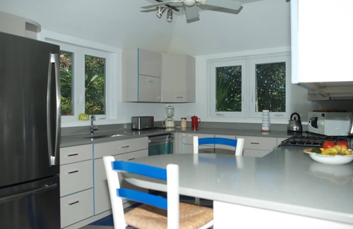 Southampton House | Inviting Bermuda Cottage - Steps from the Beach with Pool