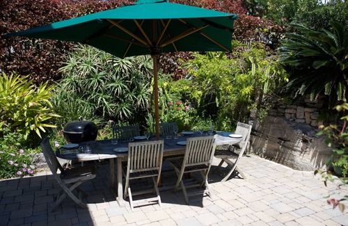 Southampton House | Inviting Bermuda Cottage - Steps from the Beach with Pool