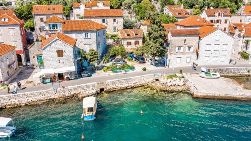 Perast House | Enchanting Bohemian House with Ocean View in Perast