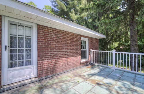 Haviland House | Pet-Friendly Brick House in Beautiful Hudson Valley