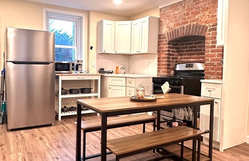 Bayonne House | Prime Brick Row House Steps from NYC - Guest Rated 9.8