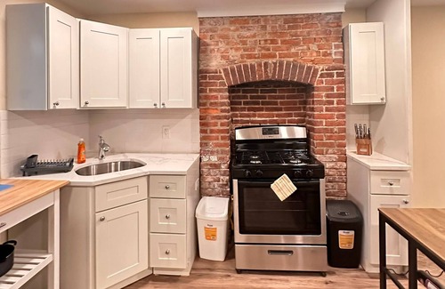 Bayonne House | Prime Brick Row House Steps from NYC - Guest Rated 9.8