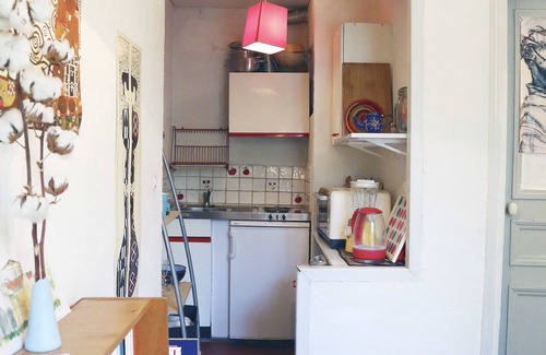 Quartier de la Chapelle Apartment | Bright Apartment Steps from Montmartre with Breakfast Option