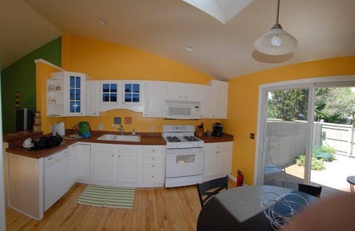 Douglas Condo | Bright Saugatuck/Douglas Getaway Condo with Oceanfront Views