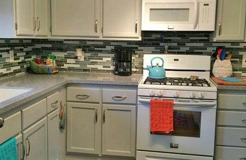 Martinez Park House | Ideal Bungalow in Old Town with Pool and Spa Access