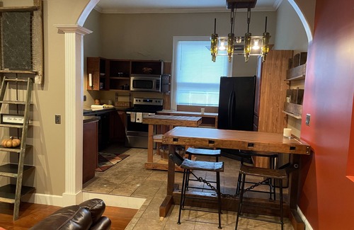 Fayette House | Historic Fayette Bungalow: Walk to Downtown & CMU