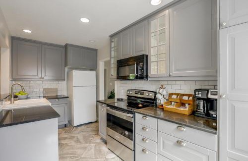 Southeastern Sacramento House | Charming Bungalow in Quiet Tahoe Park Neighborhood