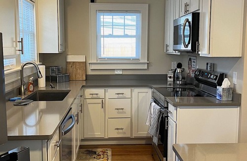Lansing House | Cozy Bungalow near Historic District & MSU Campus