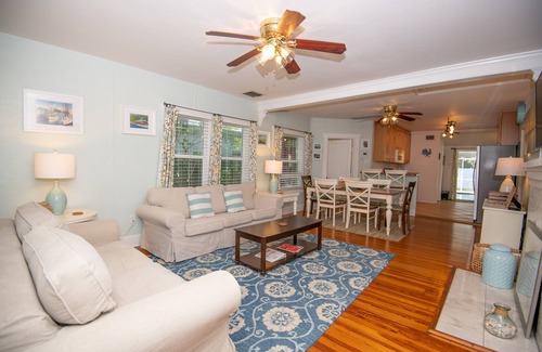 Gulfport House | Prime Location Near Shops, Beach & Pool - Guest Rated 9.8