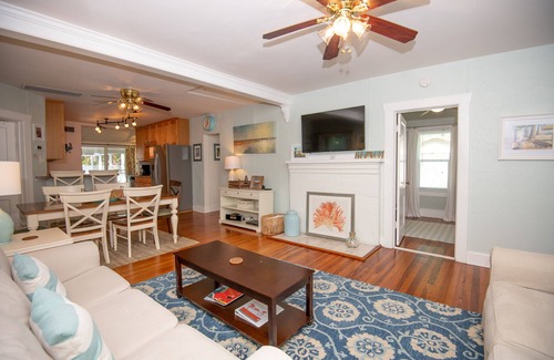 Gulfport House | Prime Location Near Shops, Beach & Pool - Guest Rated 9.8
