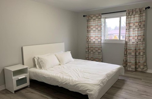 Chippawa House | Welcoming Bungalow Retreat in Chippawa near Niagara Falls