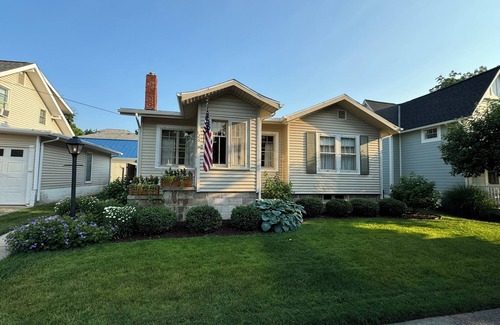 South Haven Cottage | Perfect Bungalow Steps from Beach & Town with Ocean View