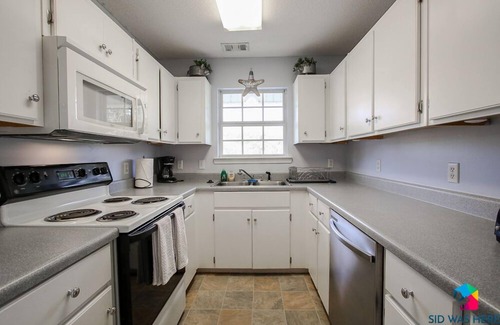 Richmond Hill House | Pet-Friendly Bungalow Just Minutes from Savannah