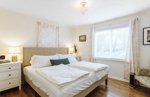 Olympia House | Beautiful Bungalow Steps from Capital Campus - 10/10 Rated!