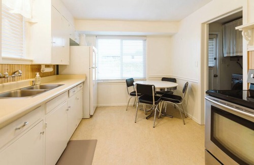 Olympia House | Beautiful Bungalow Steps from Capital Campus - 10/10 Rated!