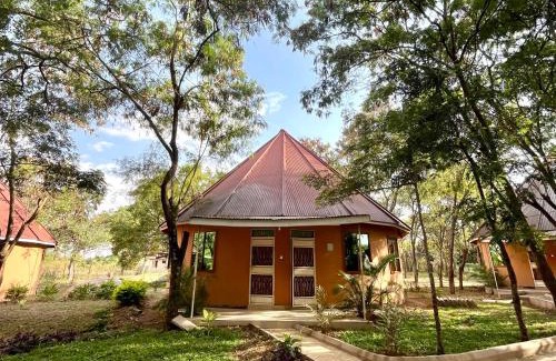 Mwanza Bed & Breakfast | Cozy Bungalows with Pet-Friendly Amenities & Restaurant