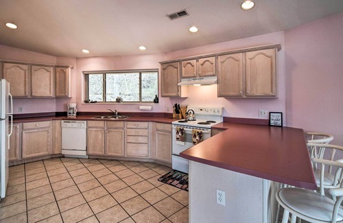 Burnsville Apartment | Pet-Friendly Burnsville Apartment with Scenic Views