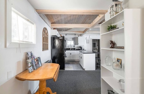 Eddington House | Serene Cabin Escape: Breathtaking Lake Views Await
