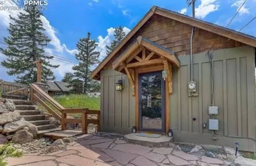 Woodland Park Cabin | Charming cabin in delightful Woodland Park with WiFi