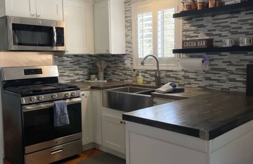 Wrightwood Cabin | Cozy Cabin: Family & Pet Friendly with Fireplace & Breakfast