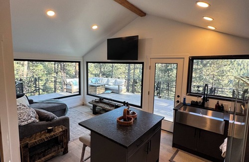 Evergreen House | Charming cabin nestled in pine trees and surrounded by beautiful mountains